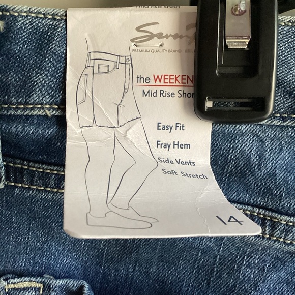 Seven 7 NWT Jean Shorts 14 the Weekend easy fit raw hem Short Mid-Rise Denim - Picture 8 of 10